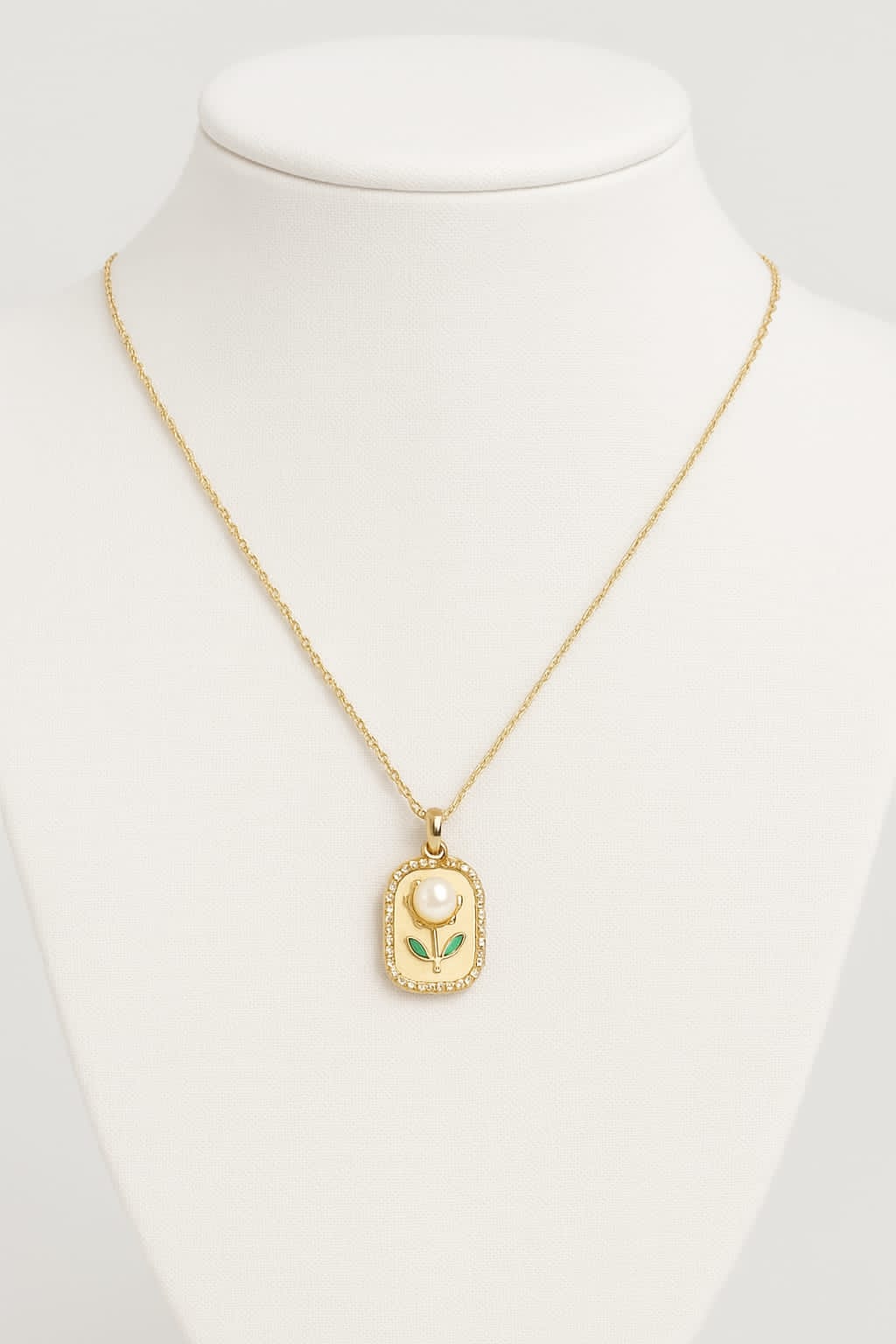 Pearl Flower Pendant Necklace.